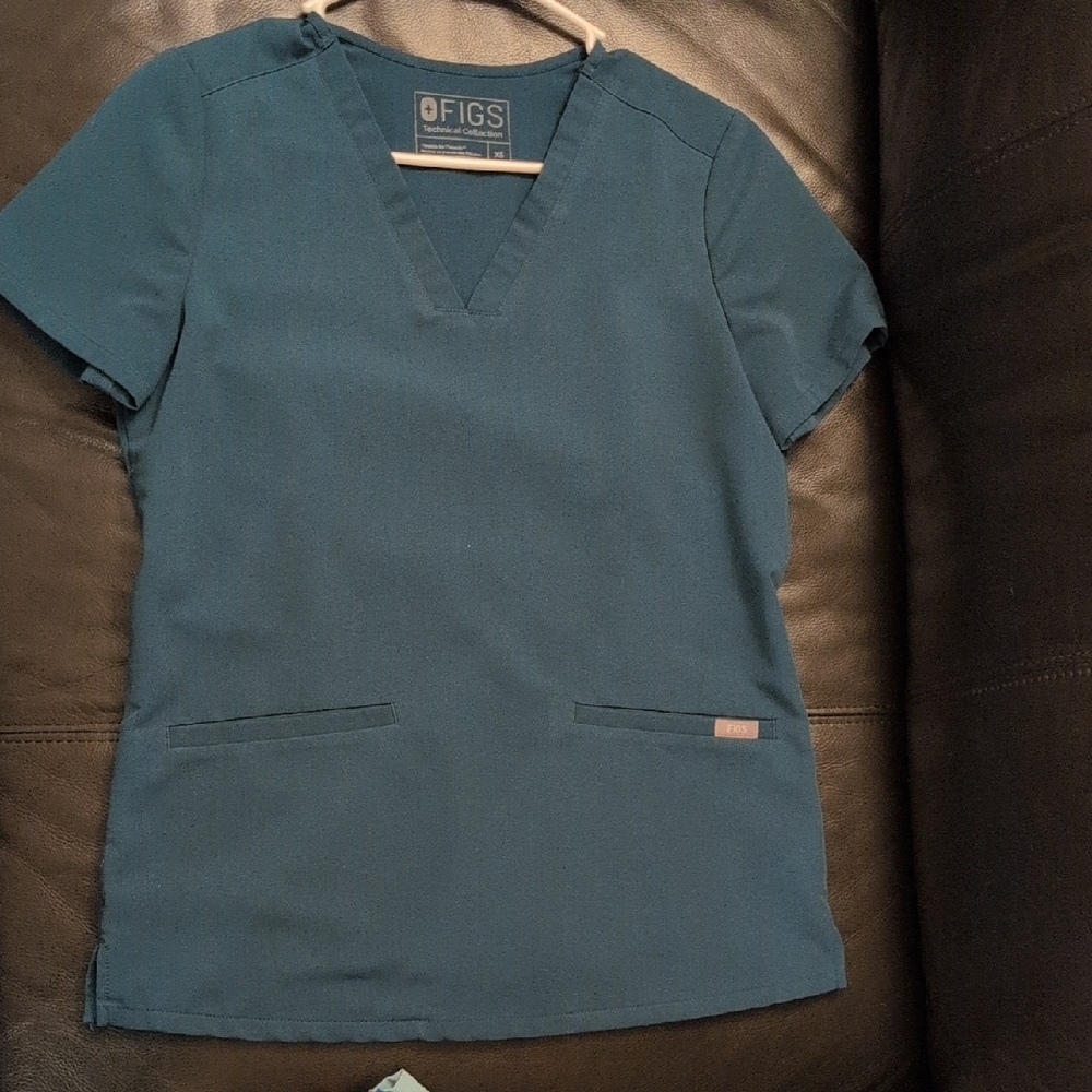 Figs Caribbean Blue Three Pocket Scrub Top
